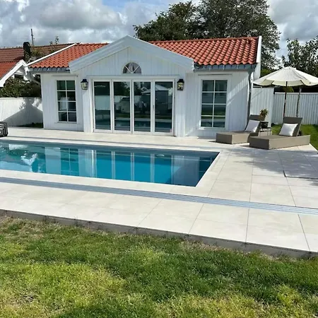 Sjogata Hagehus Holiday home *